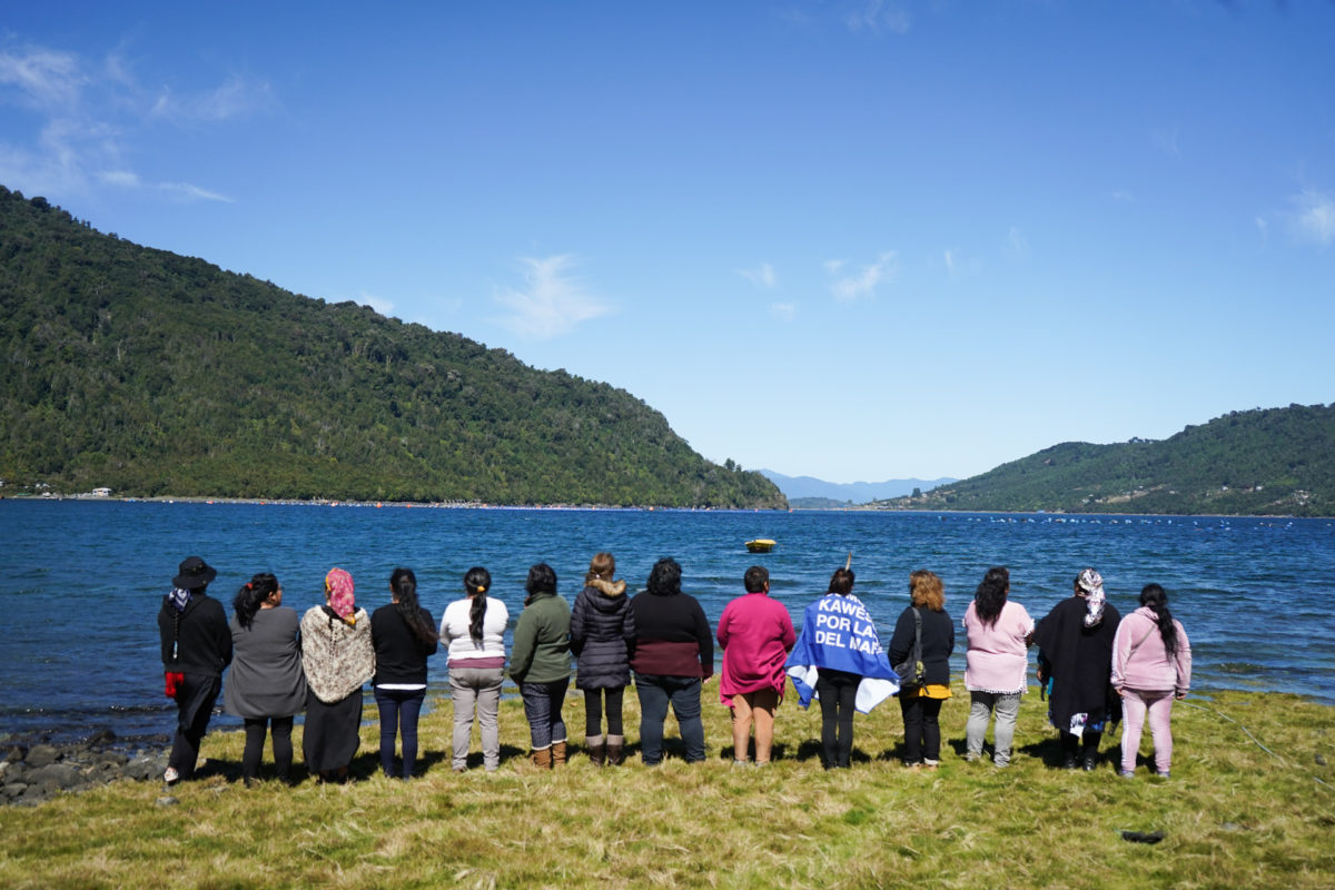 Weaving networks as Indigenous women of the sea: everyday political action and resistance from the territorial level